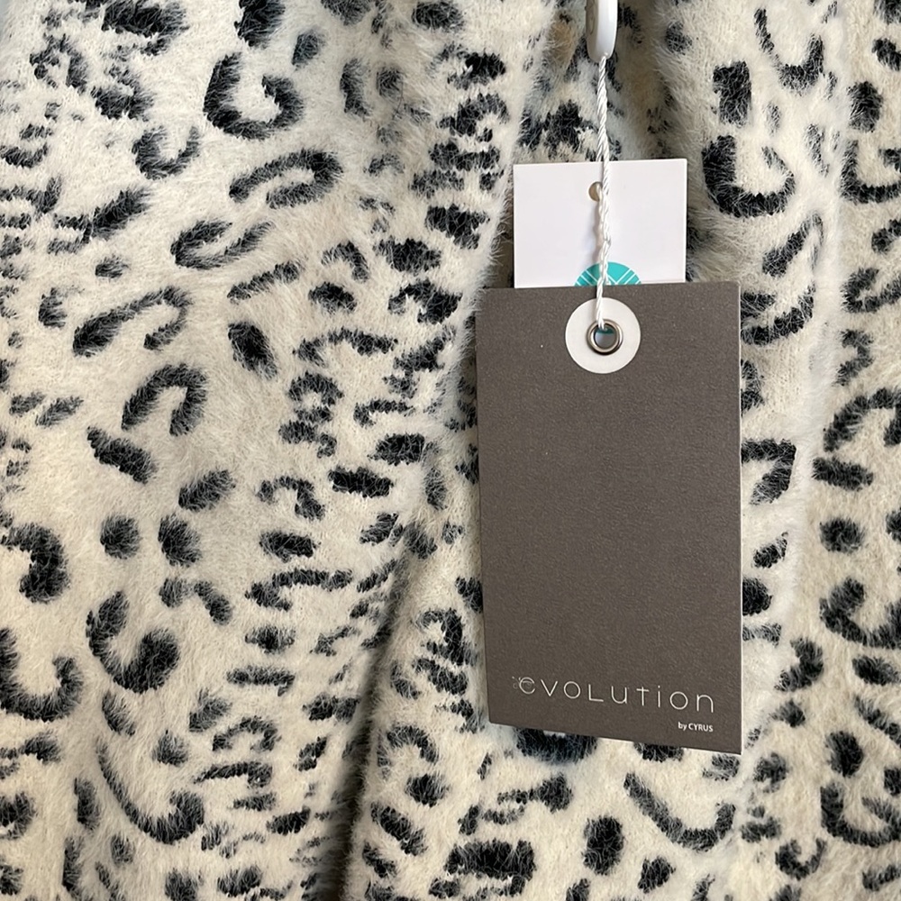 White Leopard Print Cardigan - Picture 3 of 7